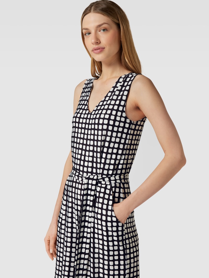 Jumpsuit mit Allover-Muster in schwarz