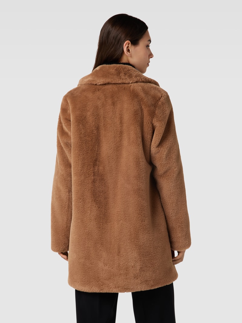Mantel aus Teddyfell in camel