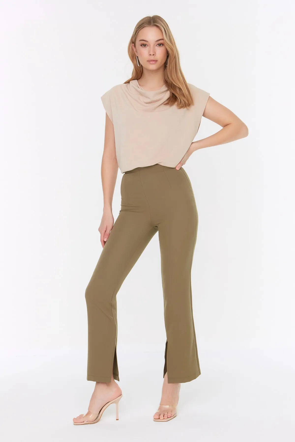 Trendyol Collection  Helle Khaki-Flare-Webhose mit hoher Taille TWOAW22PL0243