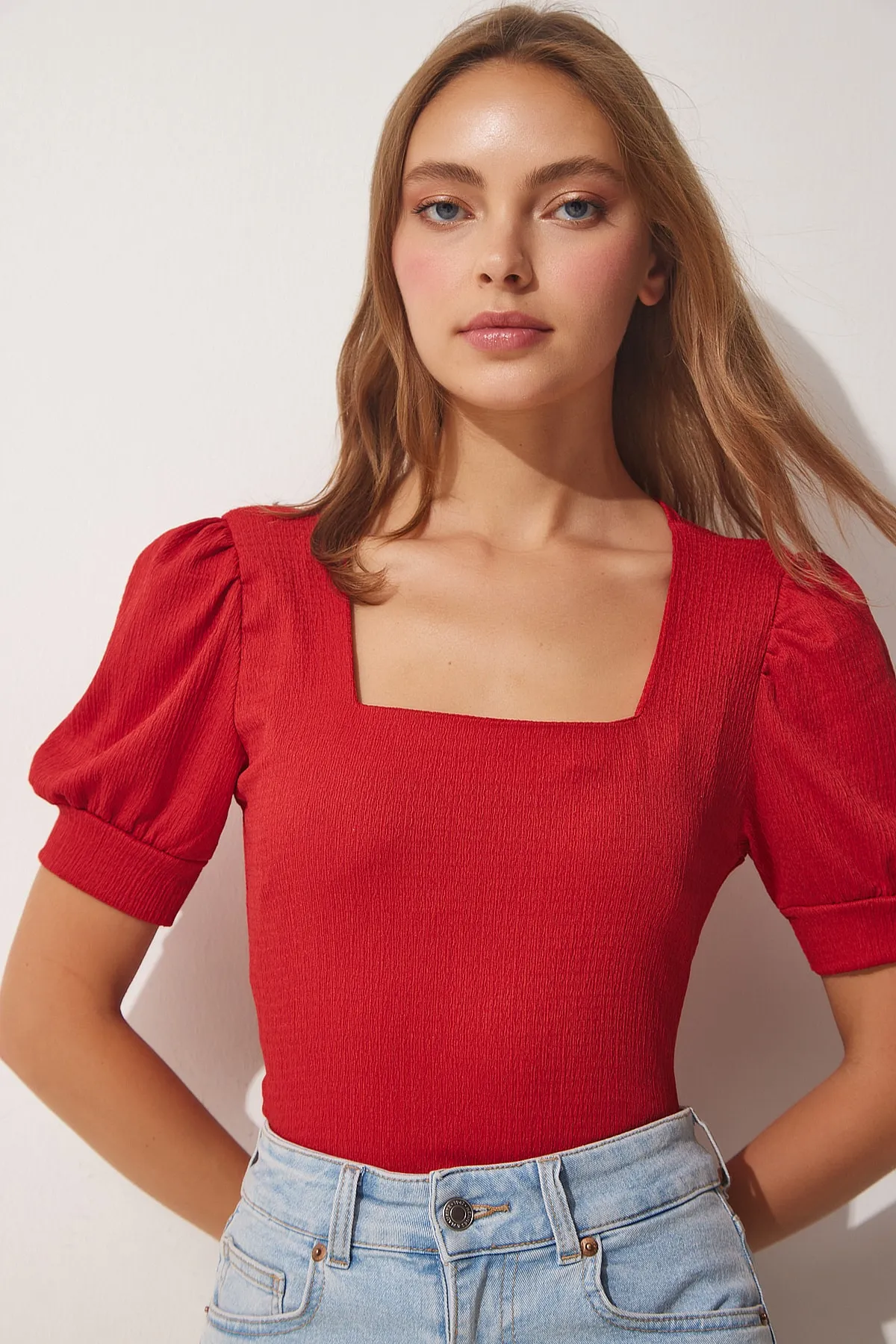 Happiness İstanbul  Rote Strickbluse mit quadratischem Kragen und Ballonärmeln für Damen DD01051