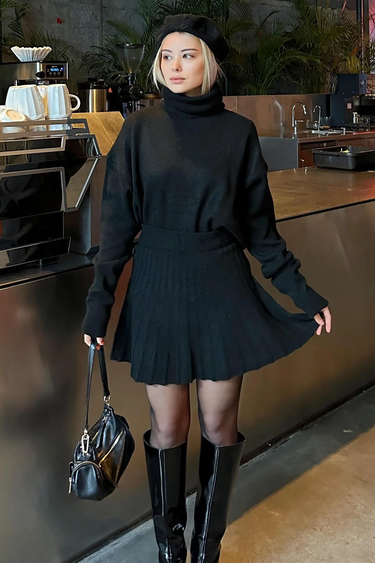 Swist  Schwarzes Rollkragenpullover-Plisel-Rock-Strickober- und -Unterteil-Set für Damen
