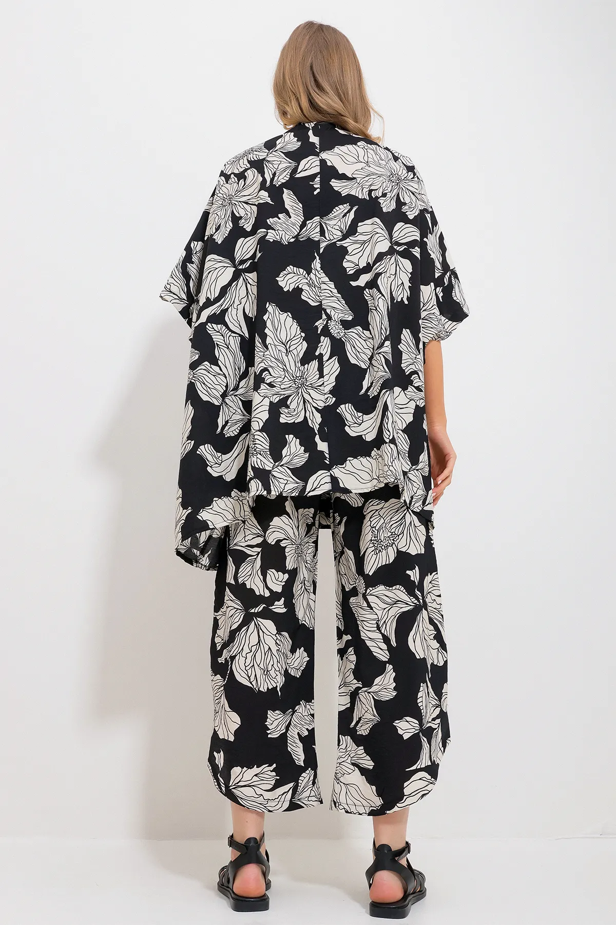 Trend Alaçatı Stili  Schwarze Palazzo-Hose für Damen und gemusterter gewebter Viskose-Kimono-Set Alc-X11707