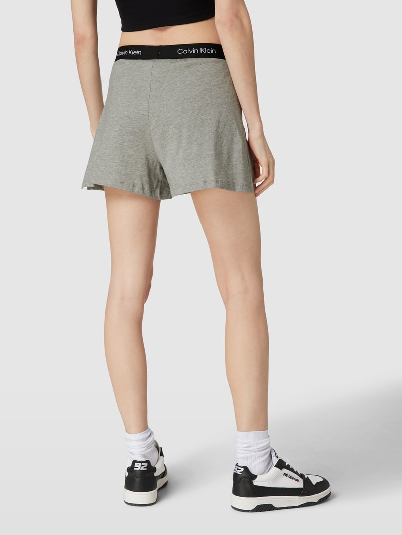 Shorts mit Label-Details in hellgrau meliert