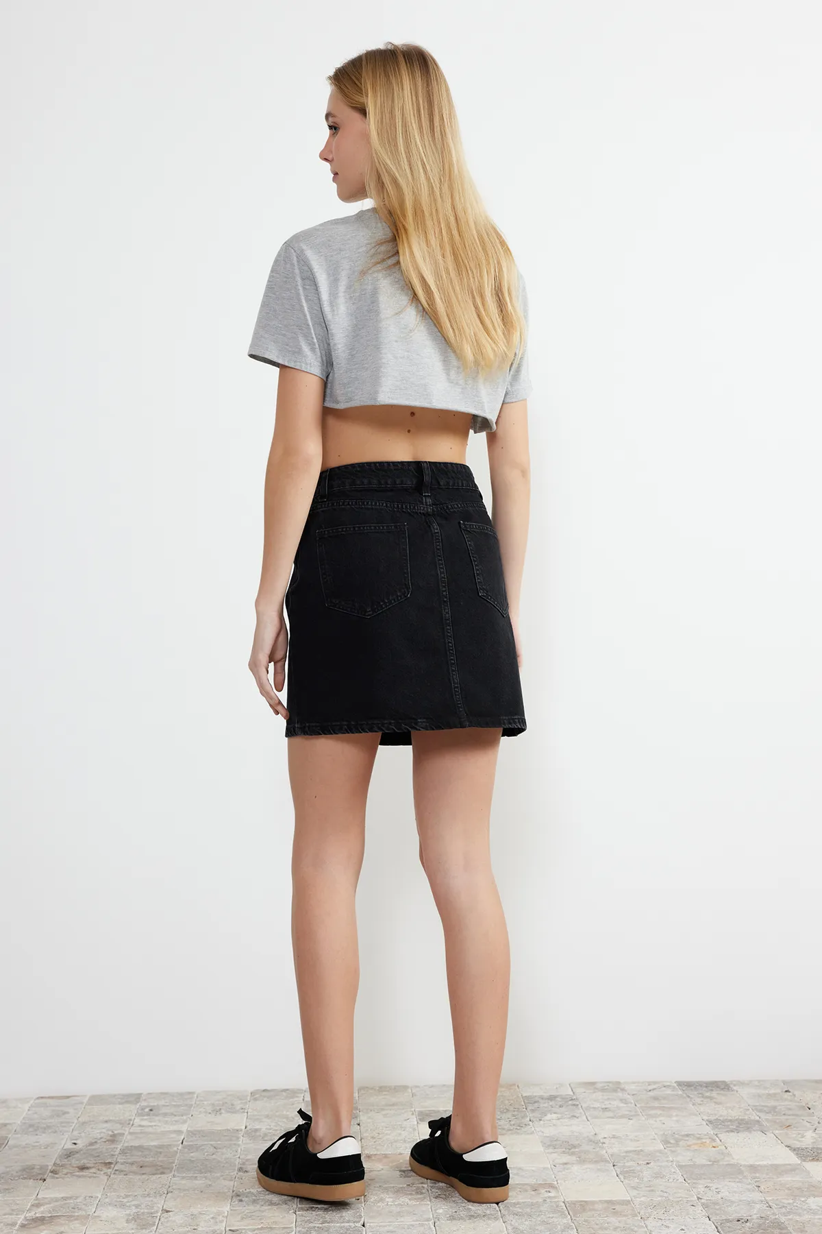 Trendyol Collection  Schwarzer Mini-Jeansrock mit hoher Taille TWOSS24ET00063