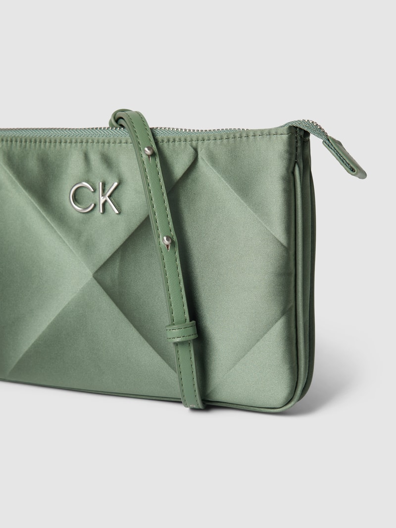 Handtasche in unifarbenem Design mit Steppnähten in lindgrün