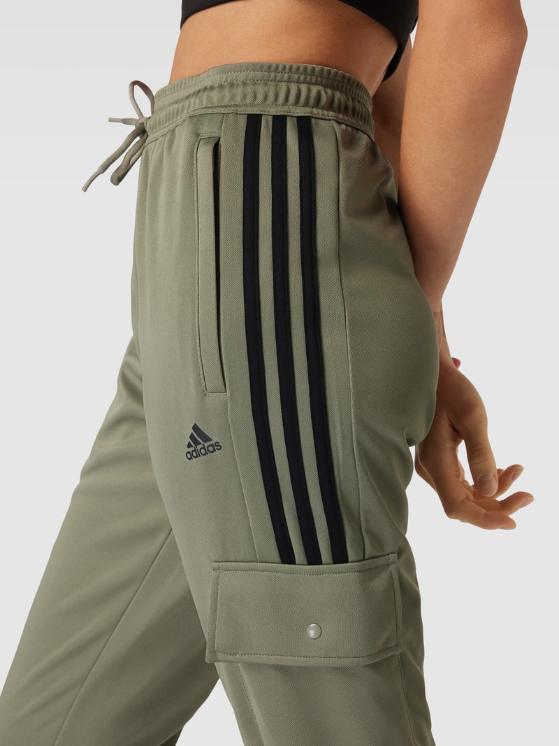Sweatpants mit Cargotaschen in dunkelgrau