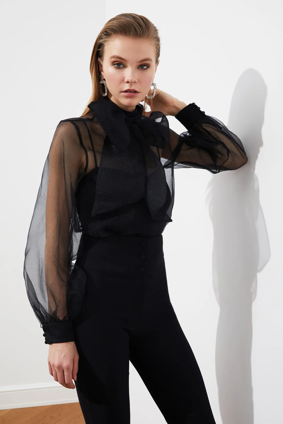 Trendyol Collection  Schwarze transparente Tüllbluse TPRSS20EL1182