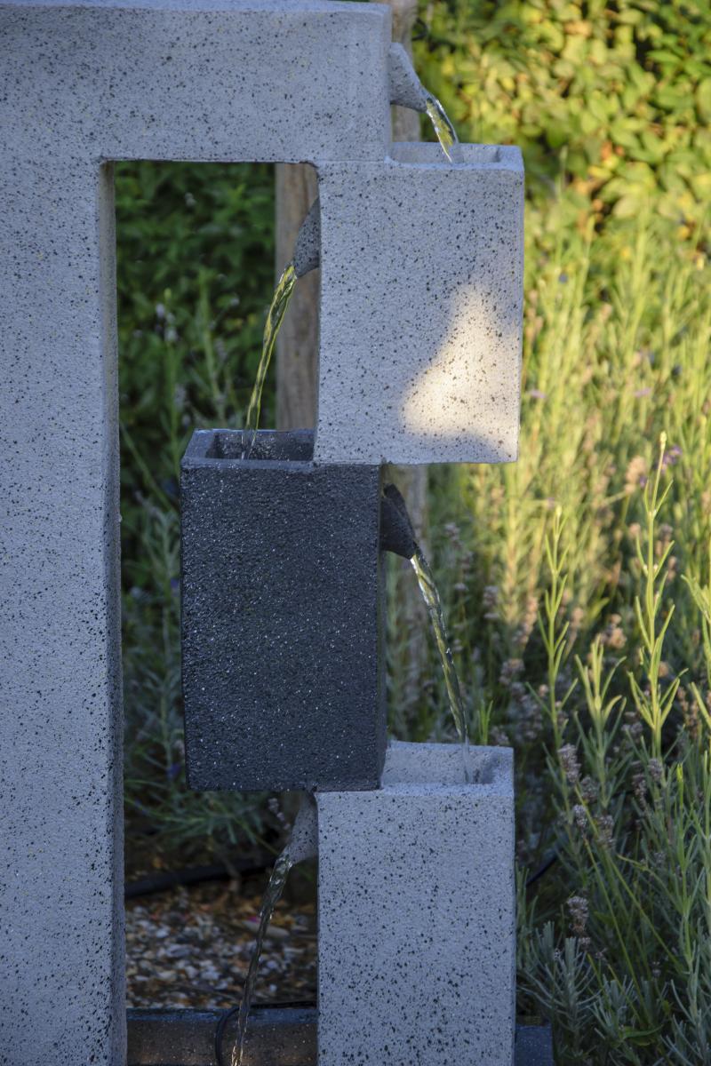 dobar Großer Design-Gartenbrunnen mit 3 Stufen und LEDs
