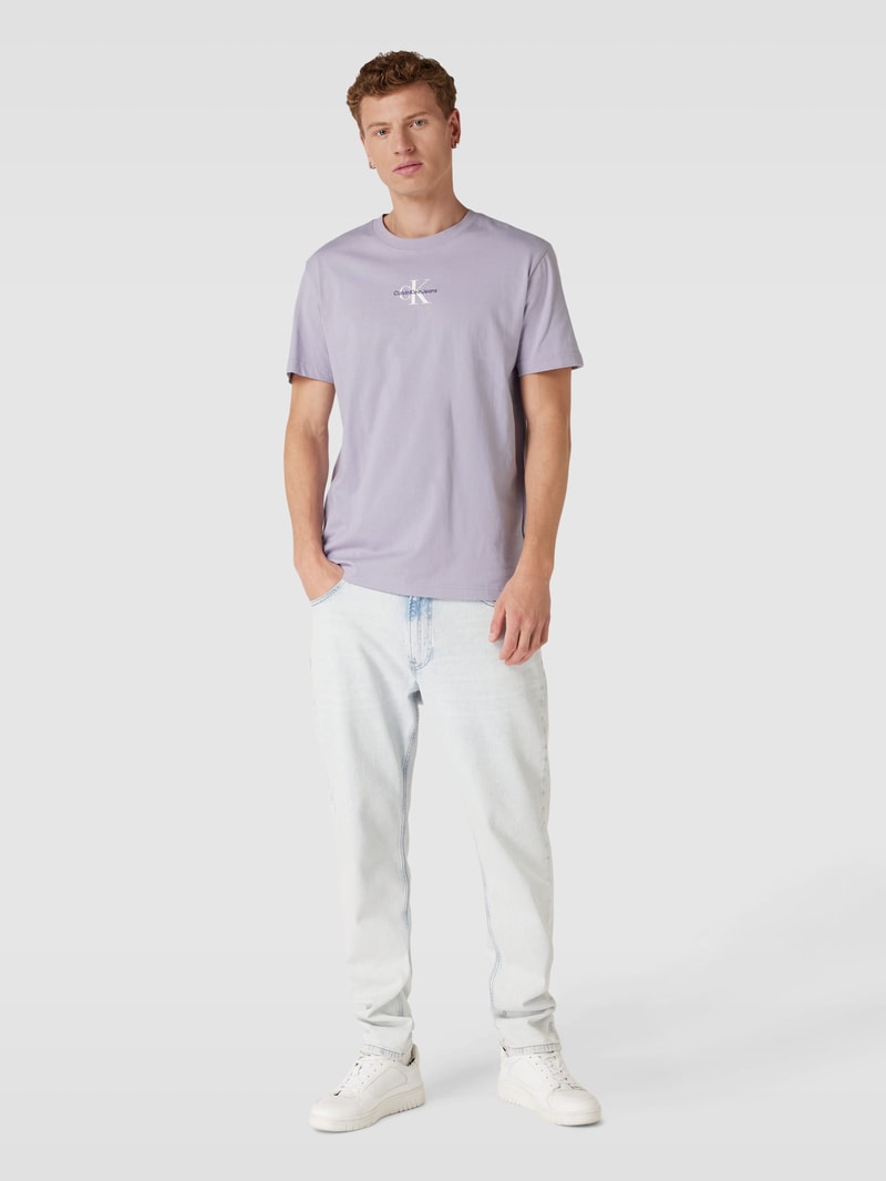 Regular Fit T-Shirt mit Label-Detail in lavendel