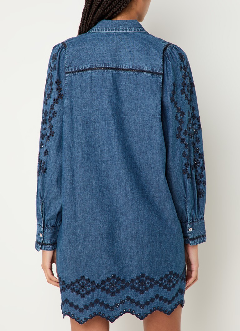 Abito tunica in chambray di Fernanda de Rails, impreziosito da ricami.
