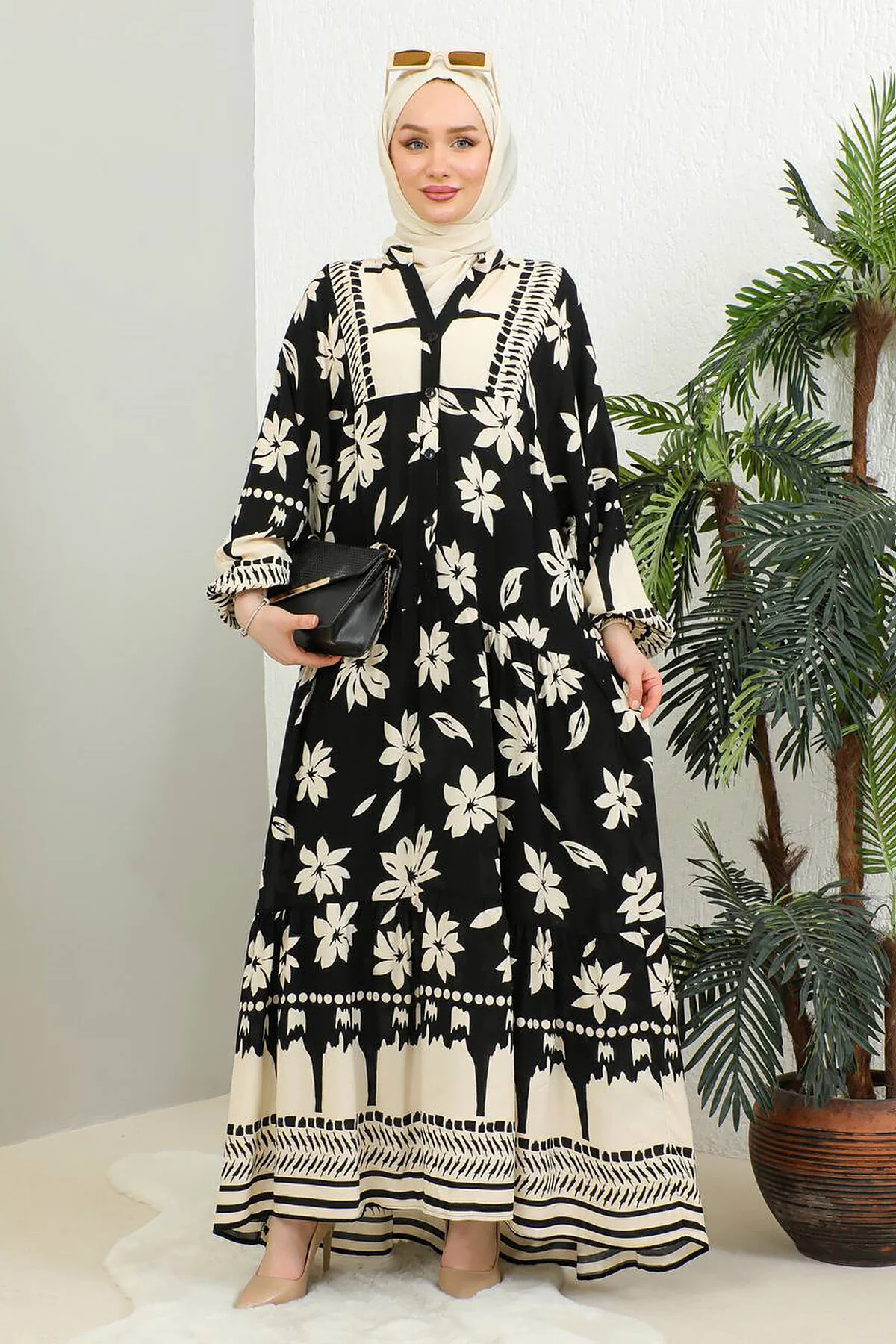 MODAQU  Kleid aus Viskose mit Blumenmuster und Knopfleiste - Schwarz