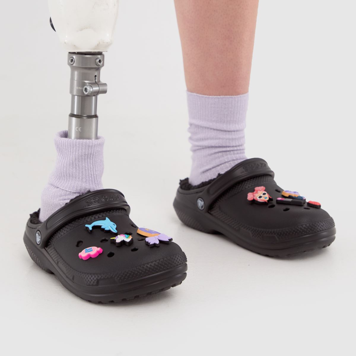 Crocs klasszikus bélelt klumpa szandál fekete színben