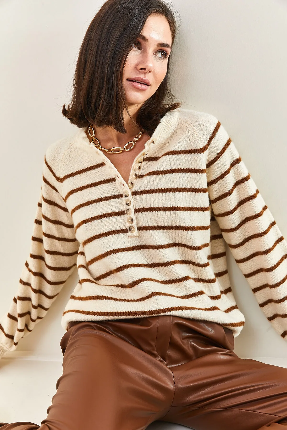 Bianco Lucci  Gestreifter Strickpullover mit Rollkragen und geknöpftem Kragen für Damen