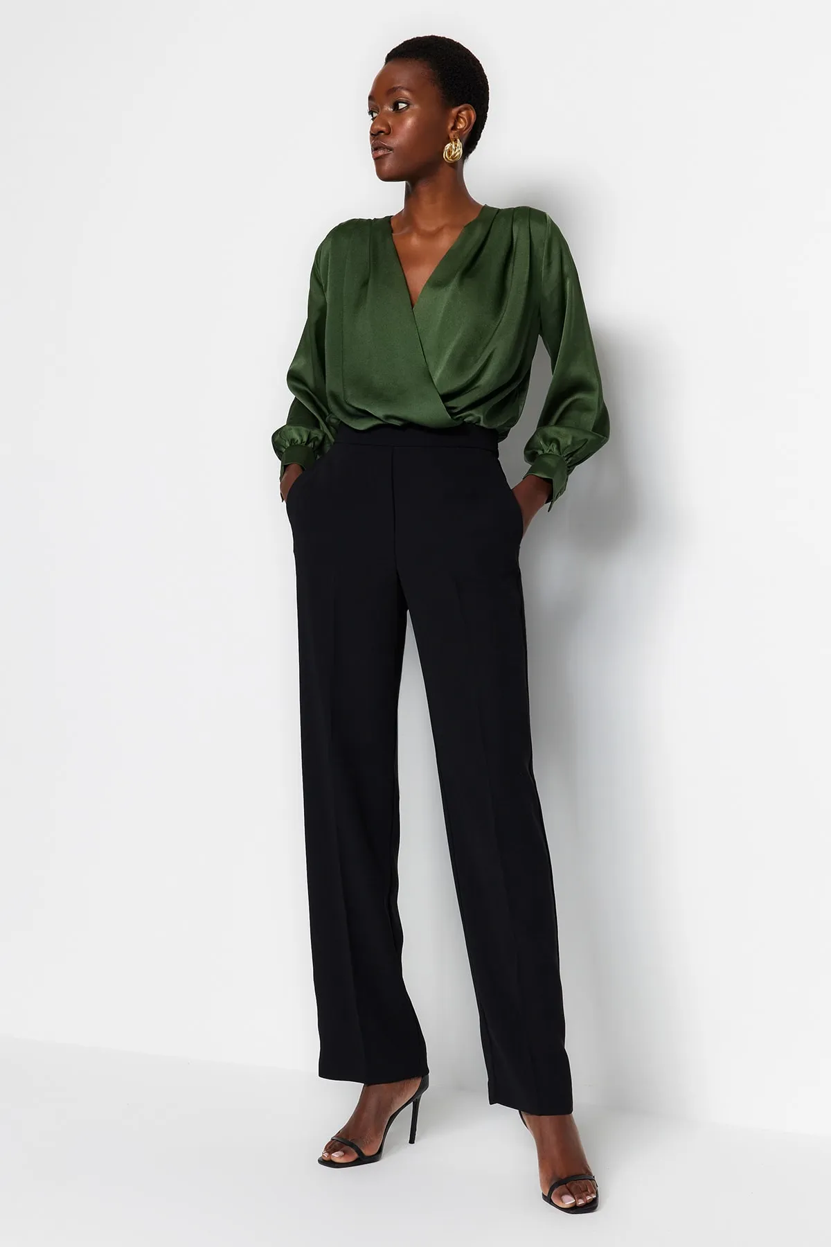 Trendyol Collection  Khakifarbener Satin-Body mit zweireihigem Kragen und Druckknopfdetail - TOFAW19BB0678