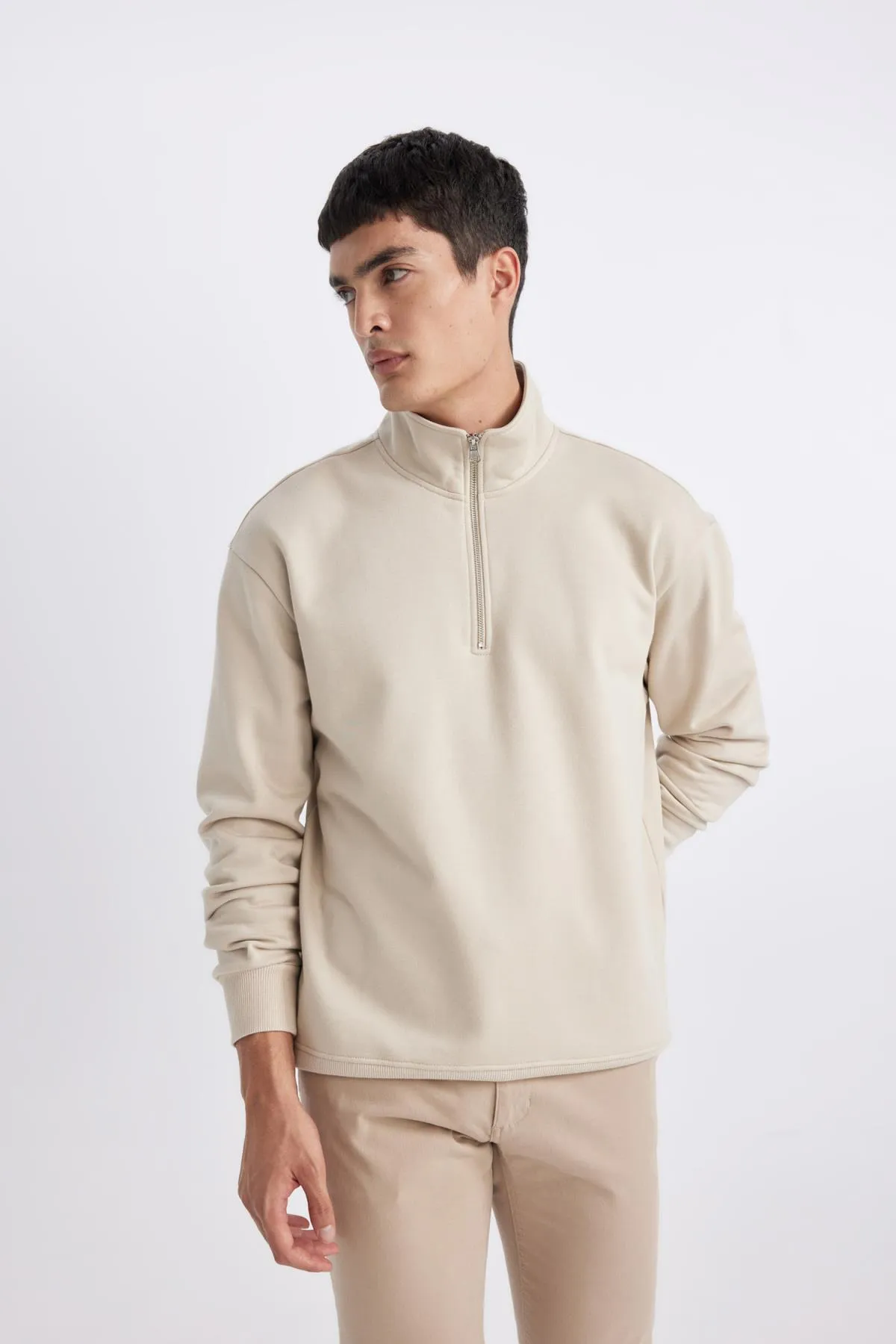DeFacto  Comfort Fit Stehkragen-Sweatshirt aus dickem Stoff X7405az24sp