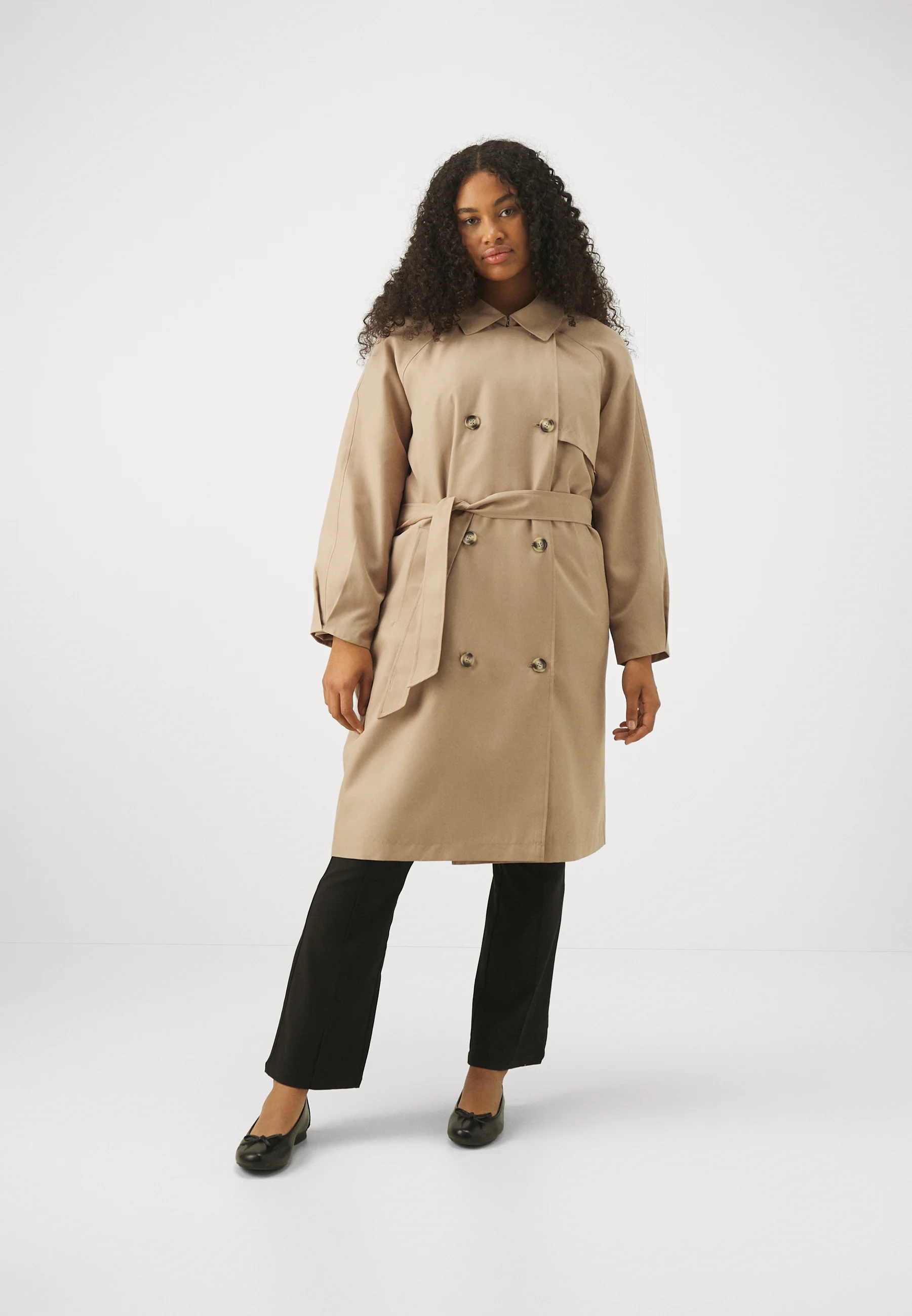 Vero Moda Curve VMCDOREEN LONG - Gabardina