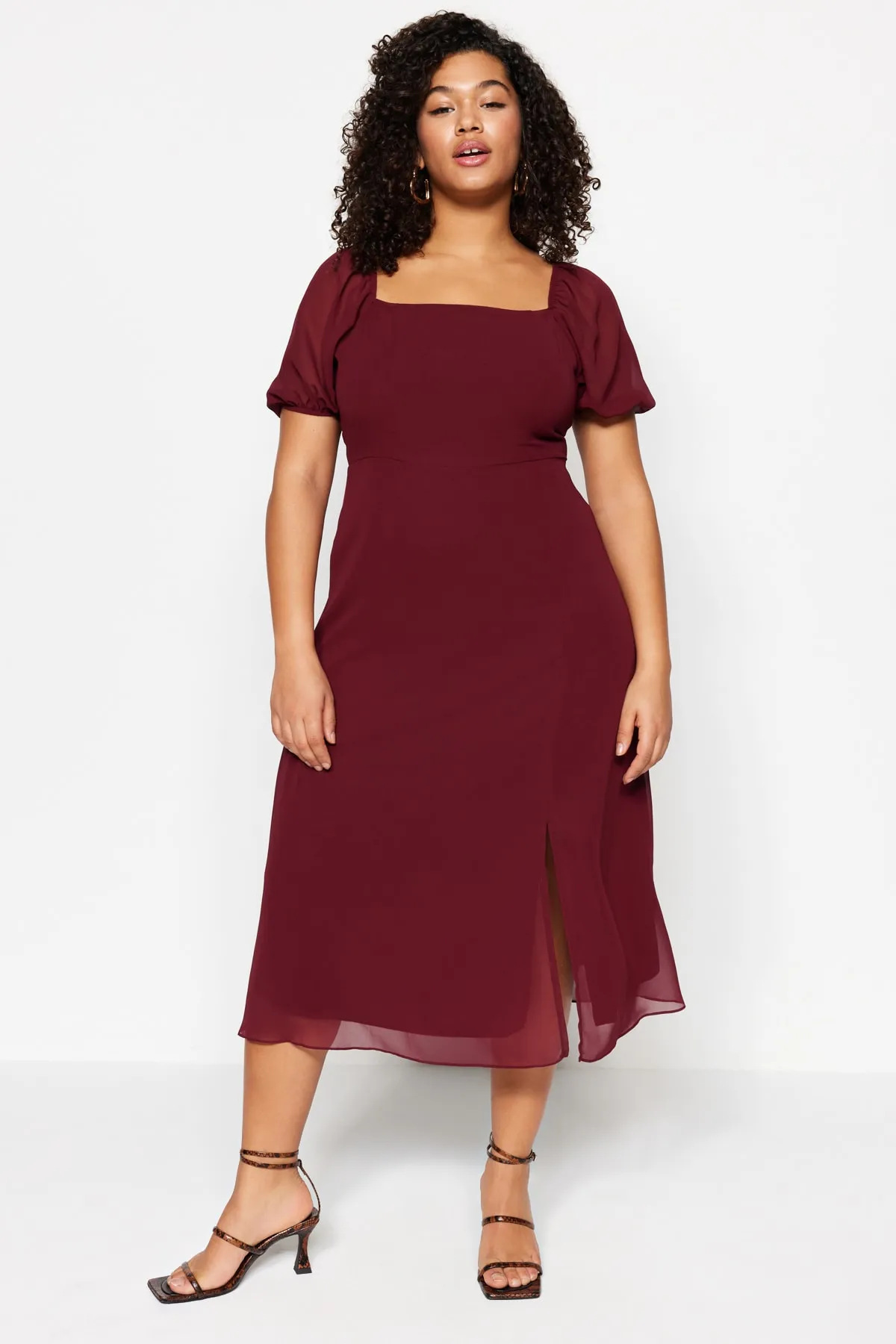 Trendyol Curve  Burgunderrotes gewebtes Kleid mit Schlitz TBBSS22AH0012