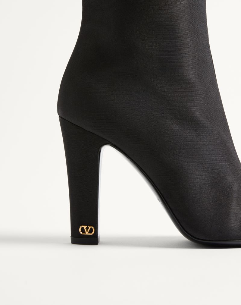 Bota Hotty em tecido Shantung com penas de 100 mm