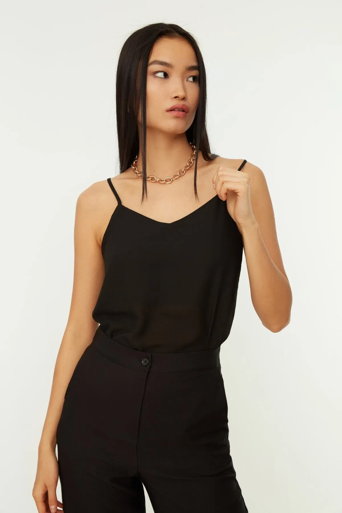 Trendyol Collection  Schwarze Basic-Trägerbluse aus Webstoff TWOSS19BB0224