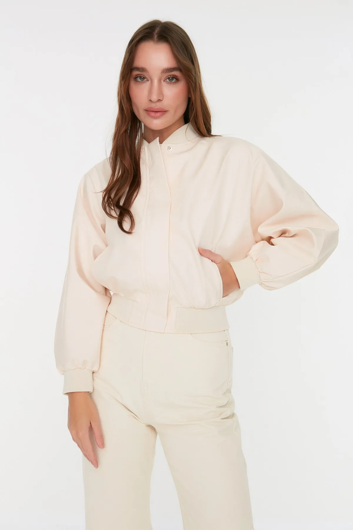 Trendyol Collection  Beiger, wasserdichter Bombermantel mit Raffdetails TWOSS22MO0099