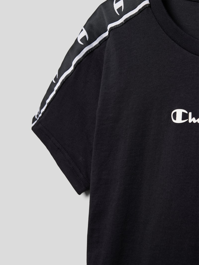 T-Shirt mit Label-Design in schwarz