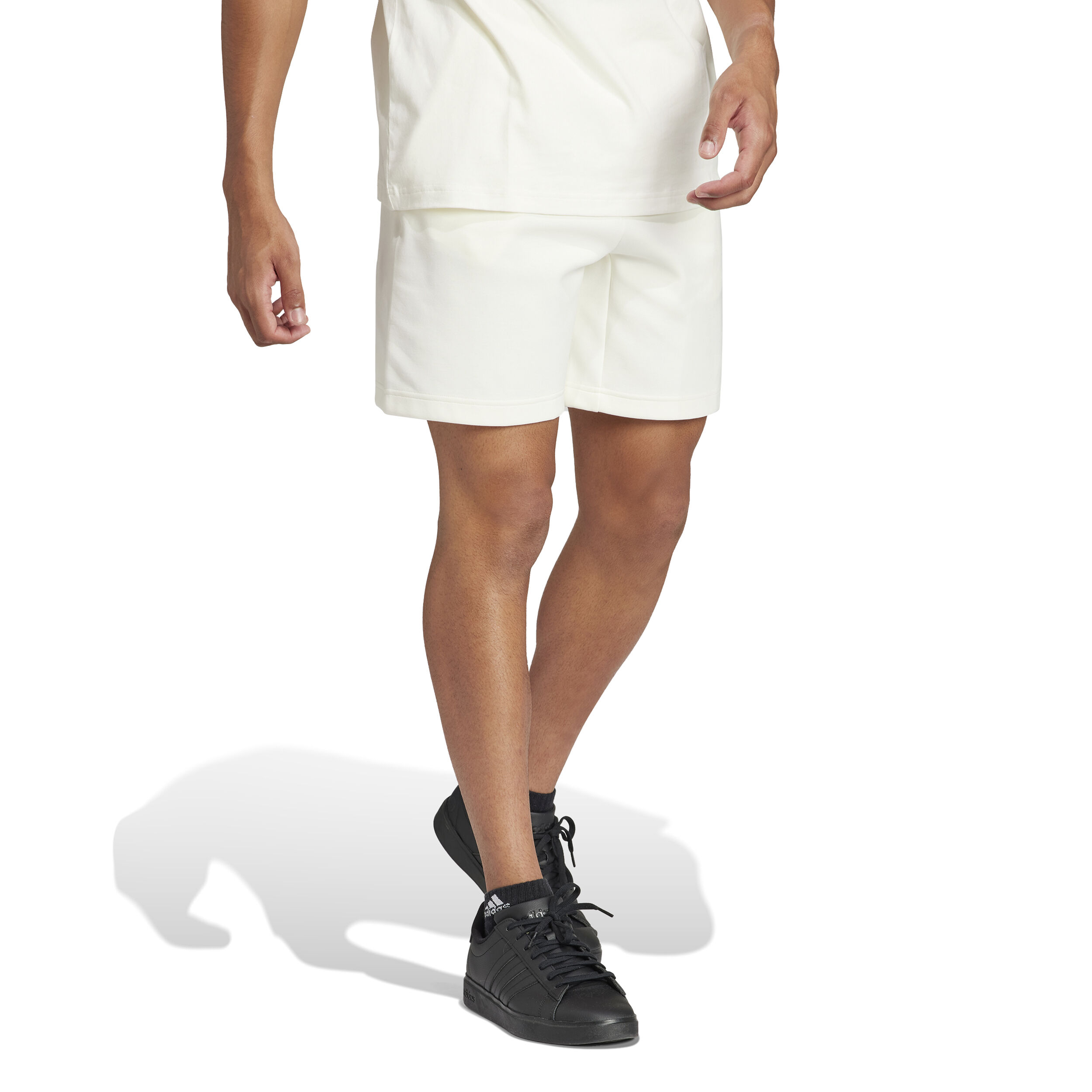 Future Icon Badge Of Sport Shorts Herren - Creme, Rot