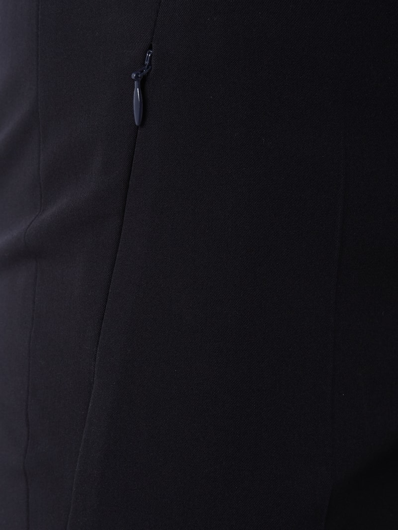 Stoffhose mit Bügelfalten in marineblau