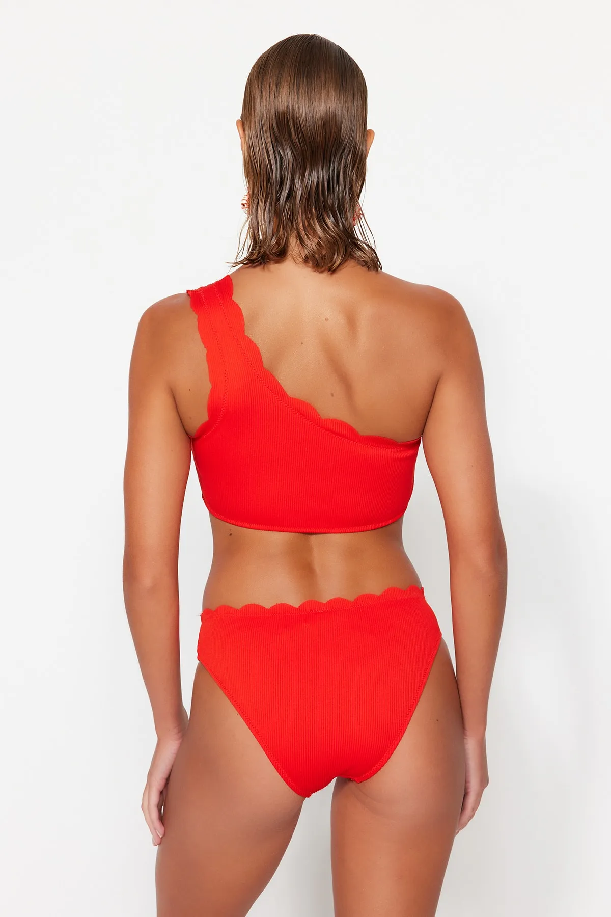 Trendyol Collection  Rote, lasergeschnittene, strukturierte Bikinihose mit normalem Beinausschnitt TBESS23BA00310