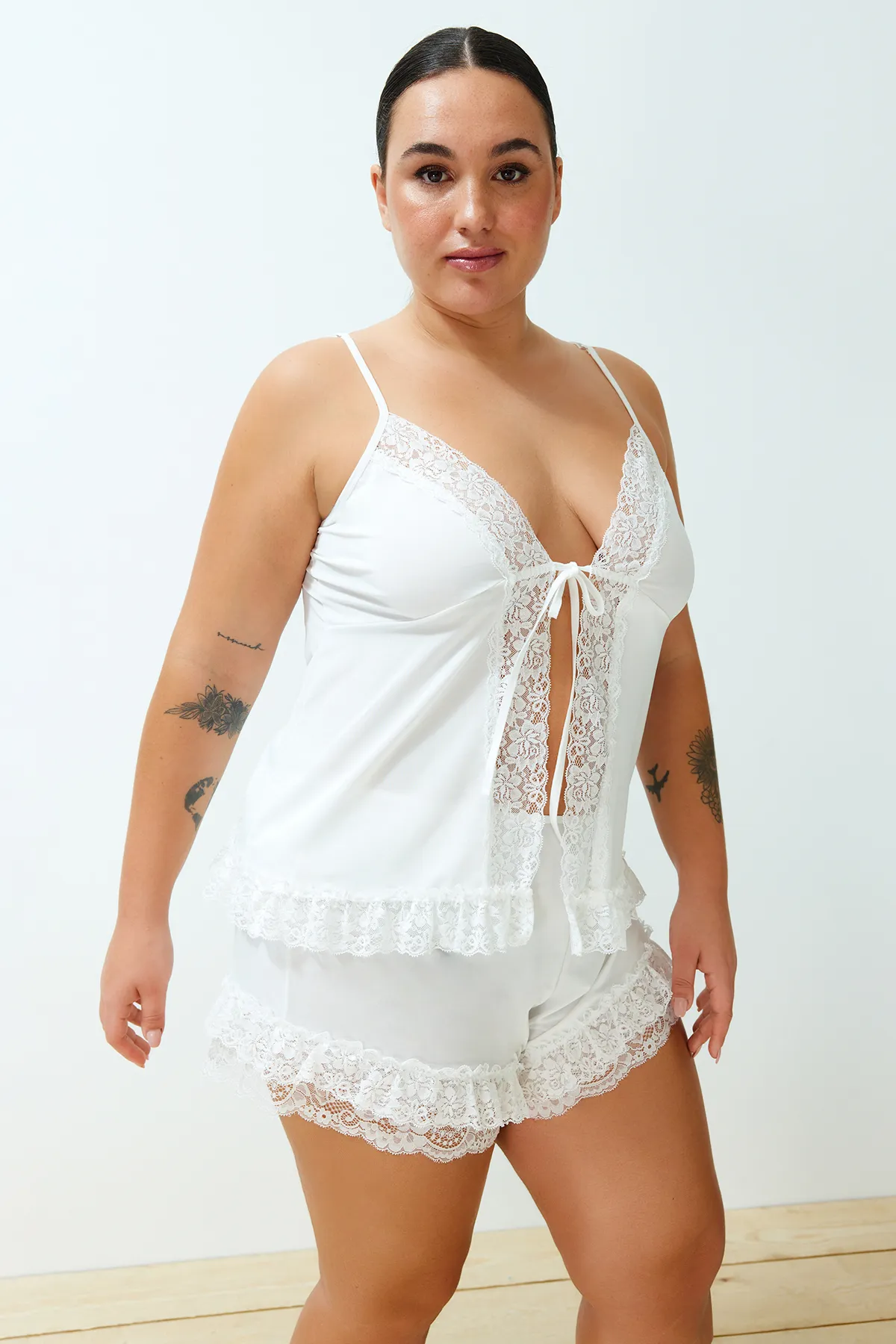 Trendyol Curve  Weißes gestricktes Brautpyjama-Set mit Schnürdetail auf der Vorderseite TBSSS24DG00006