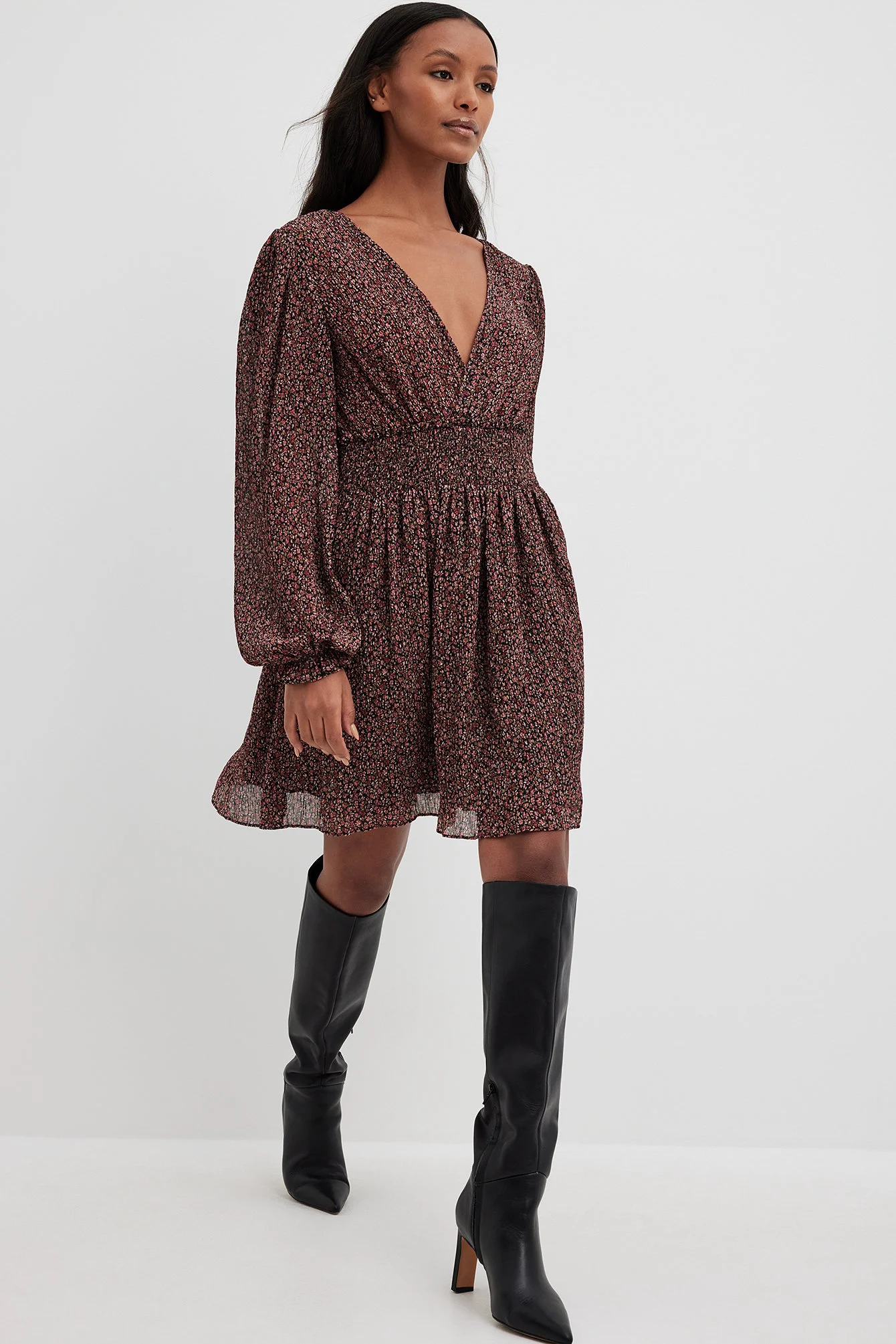 Strukturiertes Kleid mit Smock-Taille