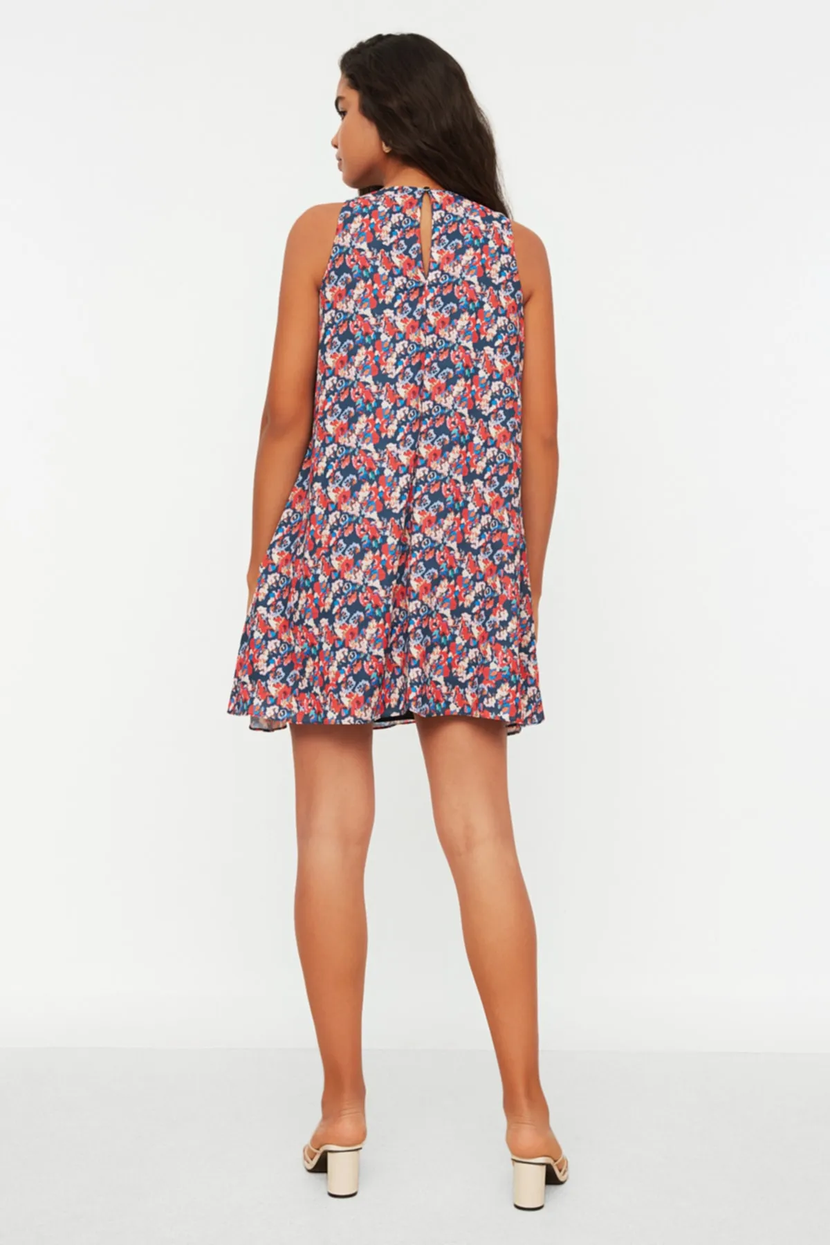 Trendyol Collection  Lila gemustertes, weit geschnittenes Webkleid TWOSS19BB0215