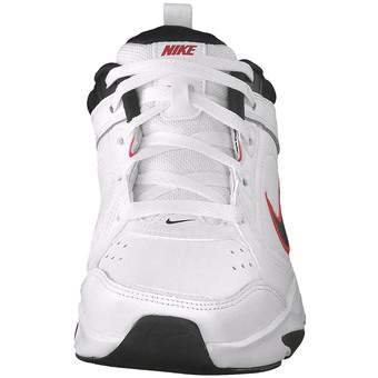 Nike Defy All Day Sneaker in weiß