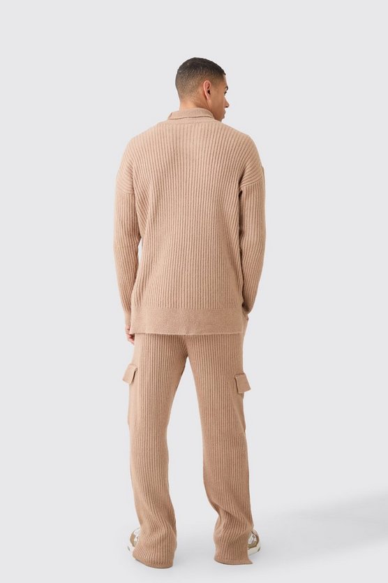 Gerippter Strickpullover mit Trichterkragen