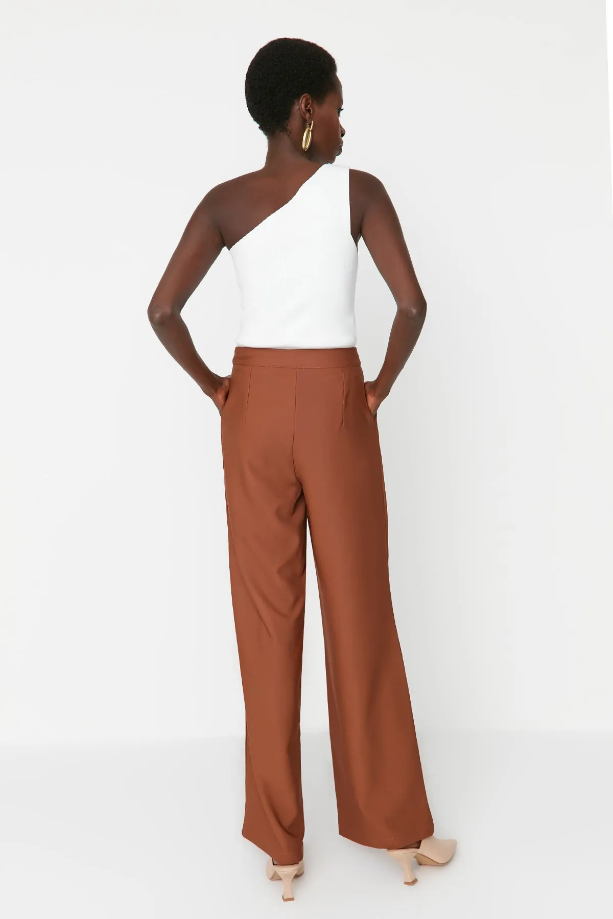 Trendyol Collection  Braune Webhose mit weitem Bein und hoher Taille TWOAW22PL0066
