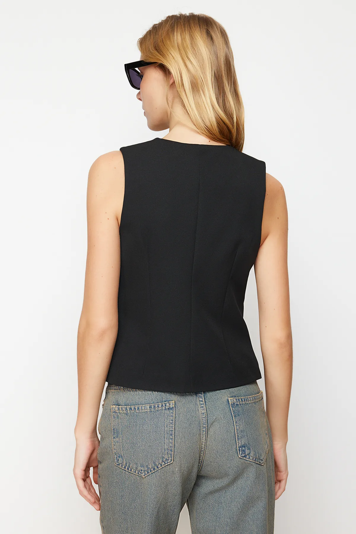 Trendyol Collection  Schwarze, gewebte Weste mit normaler Knopfleiste TWOSS24YE00007