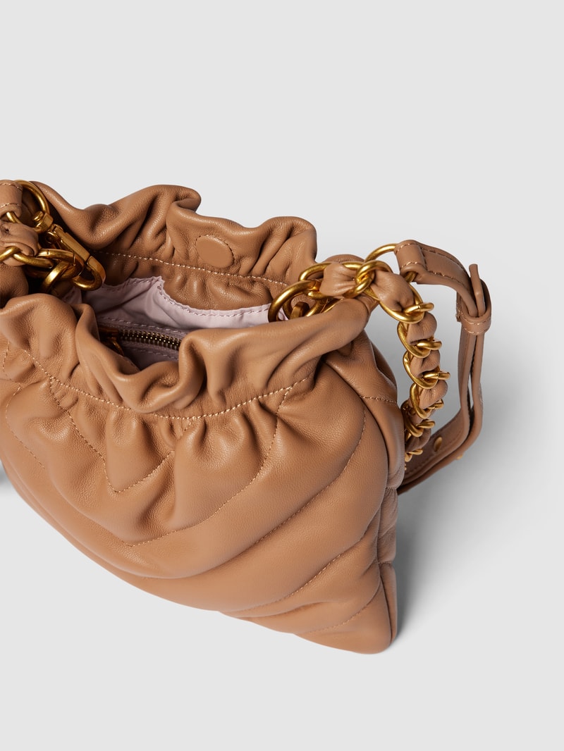 Umhängetasche mit Ziernähten Modell 'SILKY' in camel