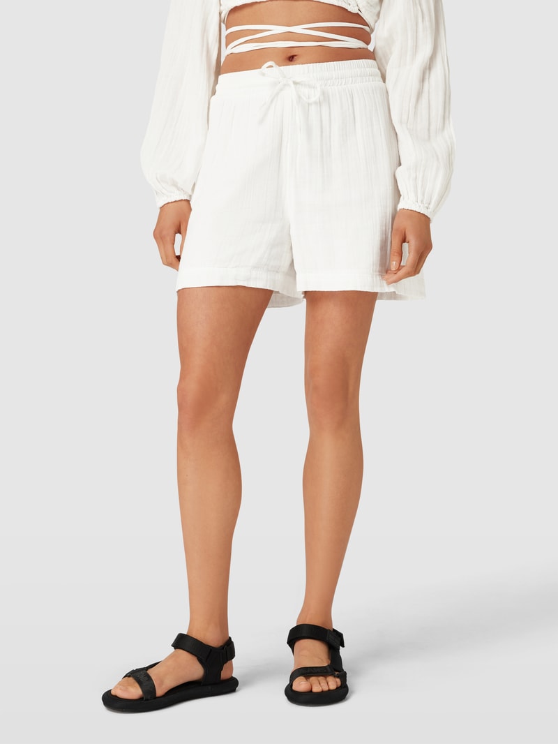 Shorts mit Plisseefalten Modell 'TINA' in weiß