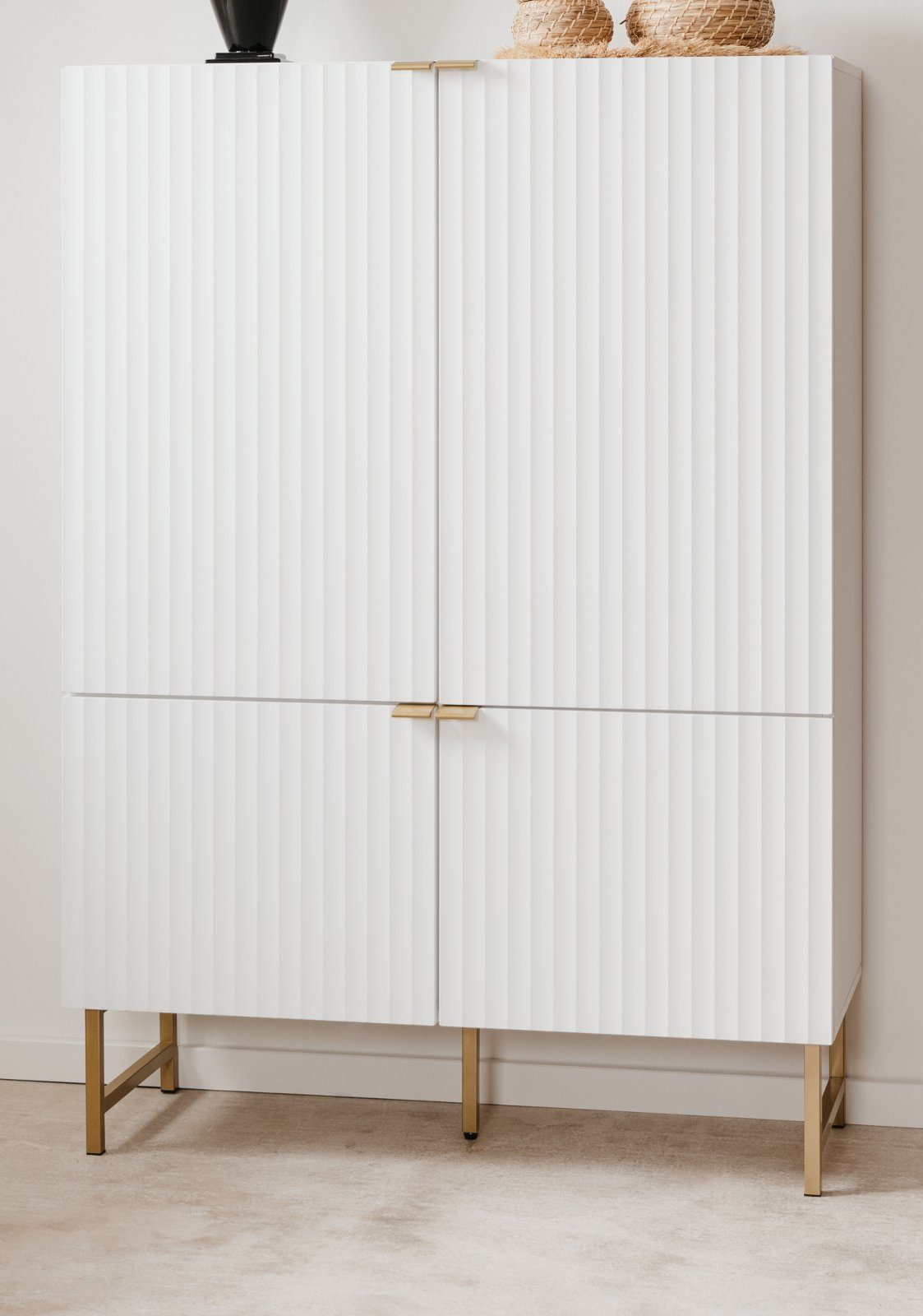 Finori Highboard Edinburgh (Schrank in weiß mit Messing, 100 x 149 cm), 10 Fächer, Soft-Close