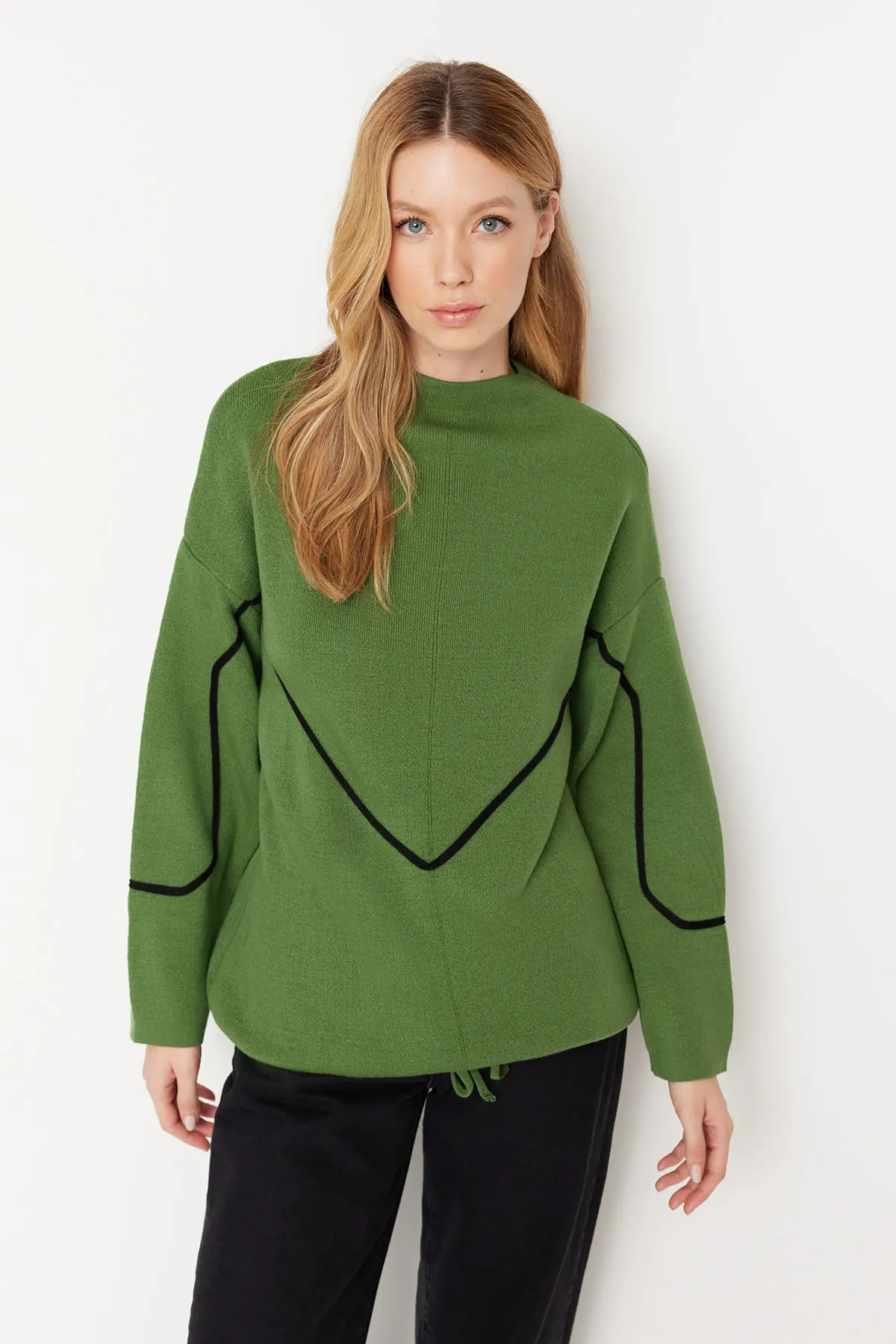 Trendyol Modest  Grüner Strickpullover mit Paspelierung und detailliertem Muster TCTAW22AK0002
