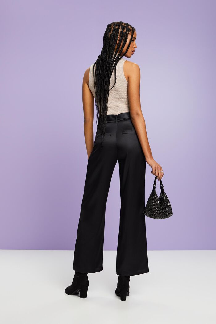 Satinhose mit weitem Bein