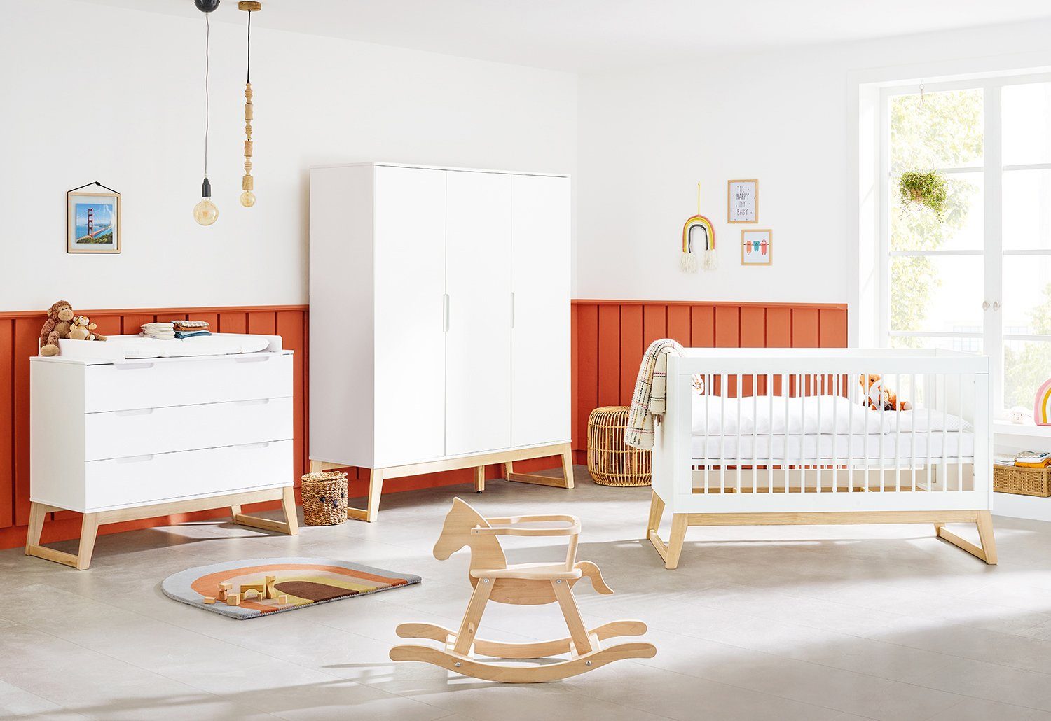 Pinolino® Babyzimmer-Komplettset Bridge, (Set, 3-St., Kinderbett, Kleiderschrank, Wickelkommode), breit, groß; mit Kinderbett, Schrank und Wickelkommode; Made in Europe