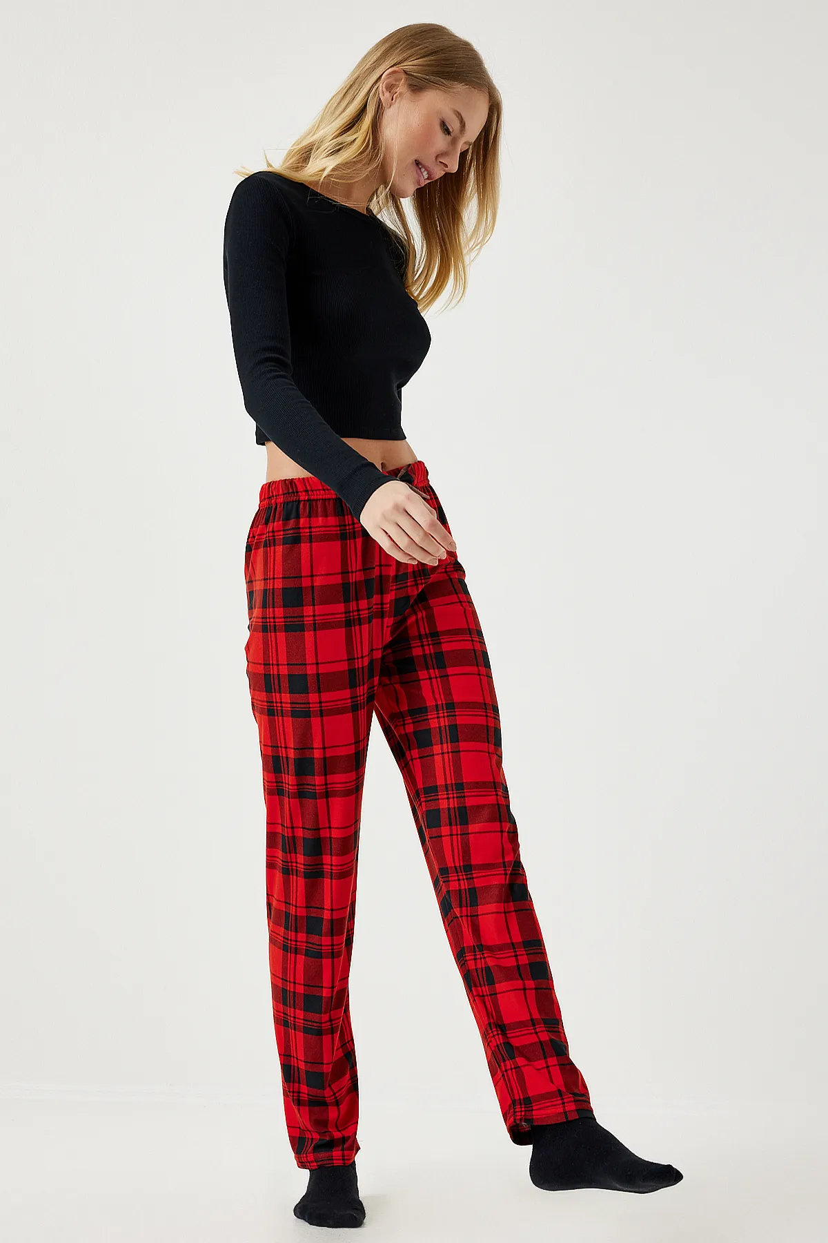 Happiness İstanbul  Rote Pyjamahose aus weichem Strick mit Muster für Damen CE00089