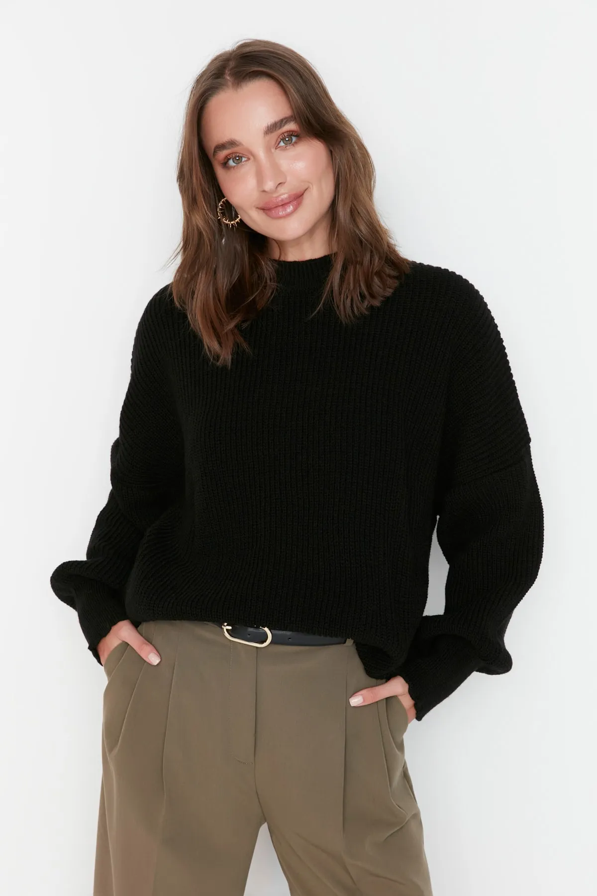 Trendyol Collection  Schwarzer Strickpullover mit Rundhalsausschnitt und weiter Passform TWOAW23KZ01448