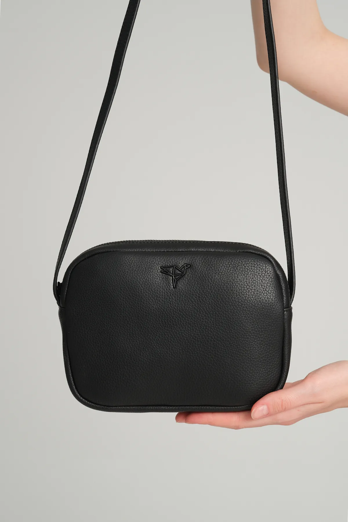 Garbalia  Liberty Black Damen-Minitasche mit Reißverschluss, verstellbarem Schultergurt mit Kreuzgriff