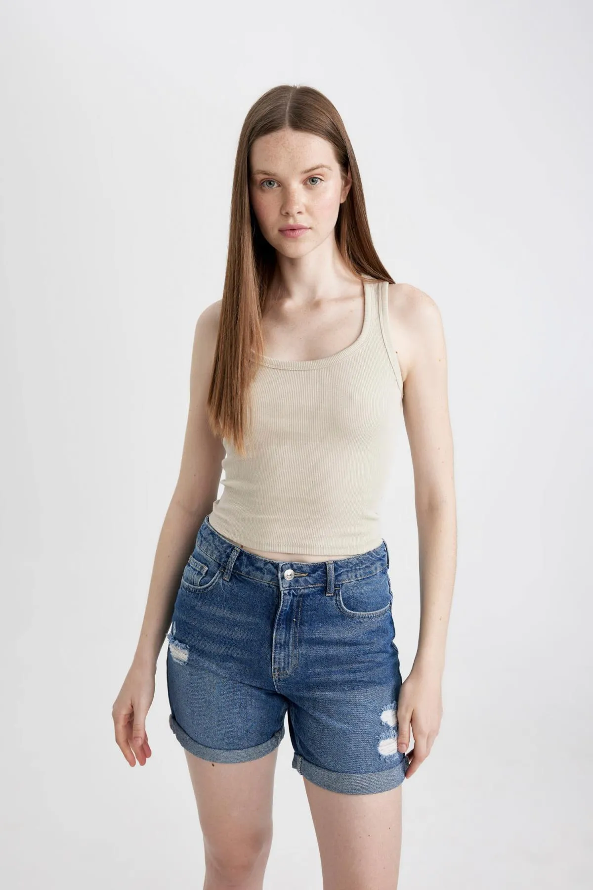 DeFacto  Tailliertes, geripptes Camisole mit U-Ausschnitt, Athlete A1665ax24sm