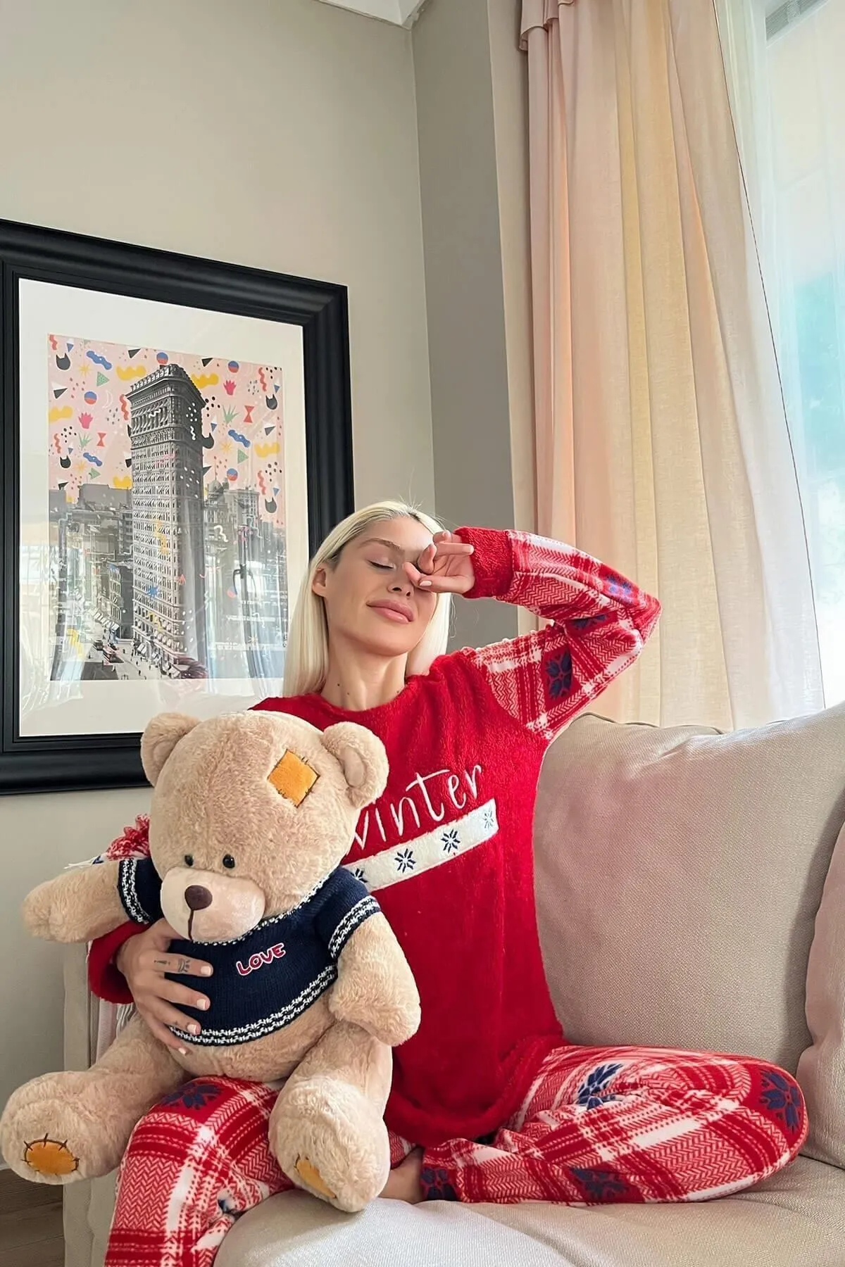 Pijamaevi  Red It&'s Winter gemustertes Plüsch-Pyjama-Set für Damen