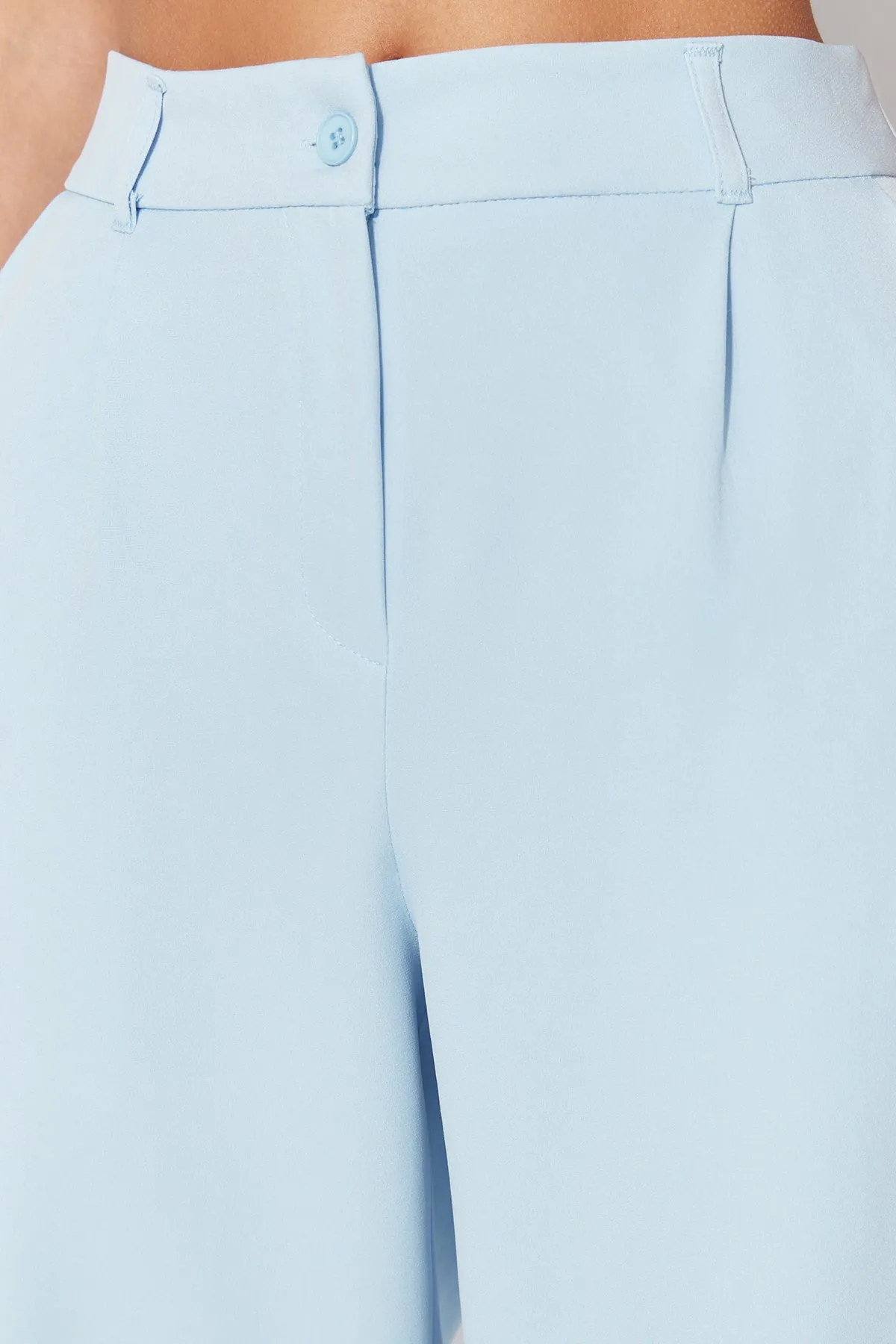 Trendyol Collection  Hellblaue gewebte Hose mit hoher Taille und weitem Bein/Plissee mit weitem Bein TWOAW21PL0076