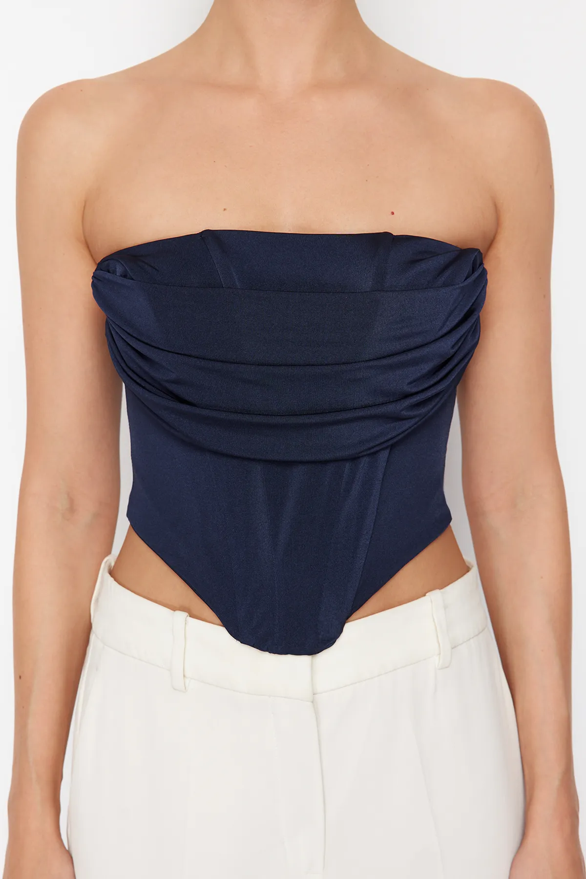 Trendyol Collection  Marineblaues, kurzes, gefüttertes Strickkorsett mit detailliertem Bustier TPRSS23BS00006