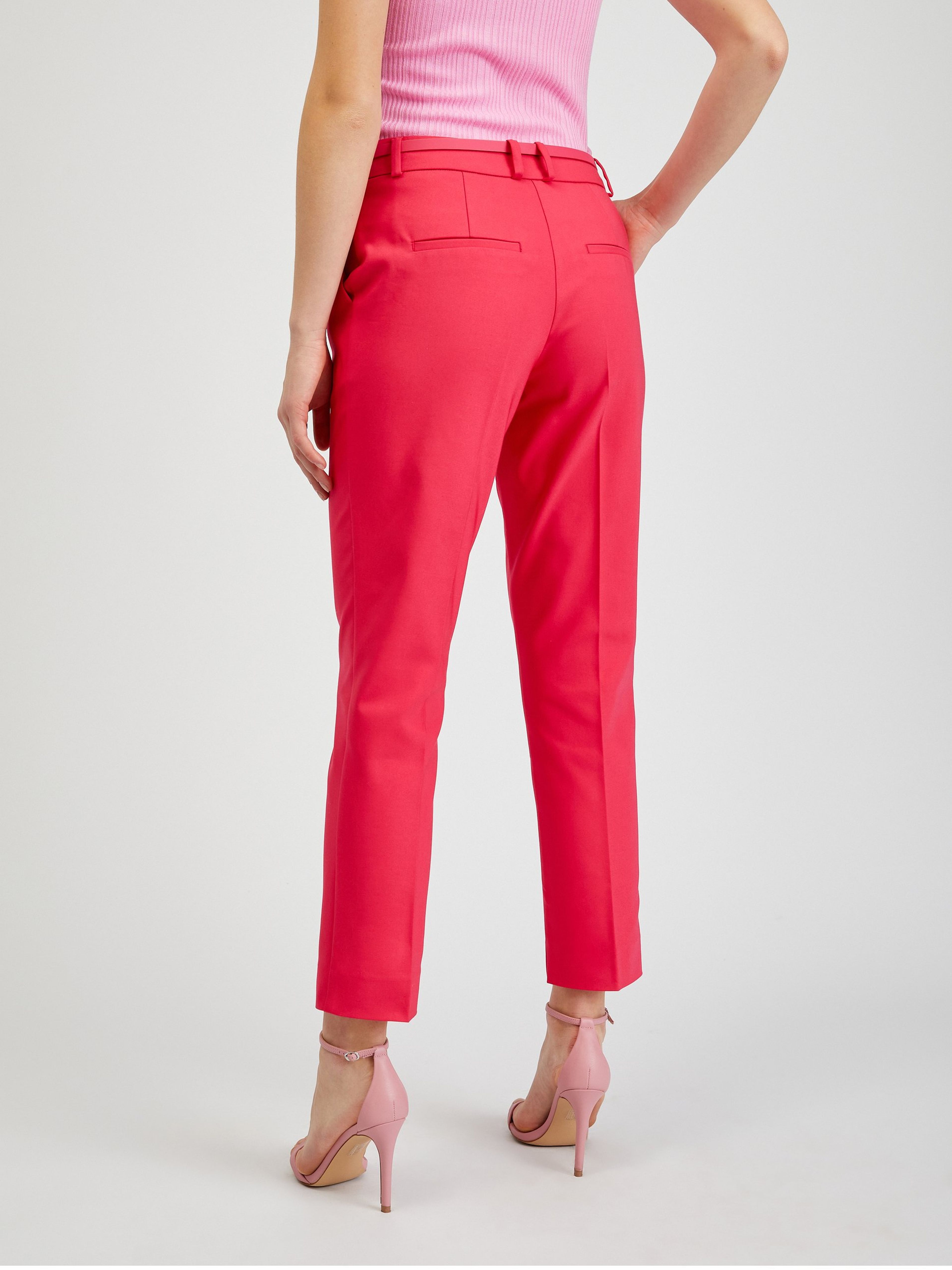 Dunkelrosa Damenhose mit Gürtel ORSAY