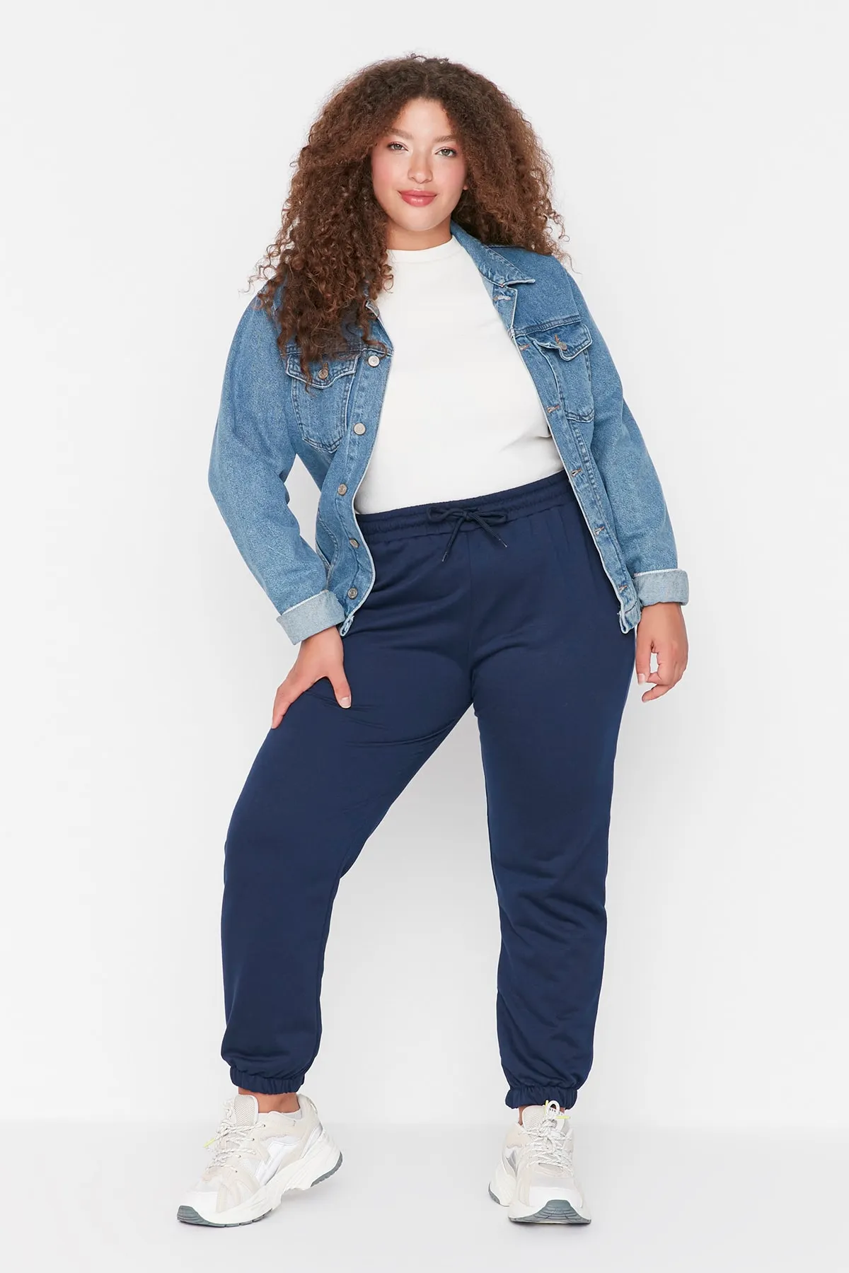 Trendyol Curve  Große Größen in Sweathose - Dunkelblau - Relaxed